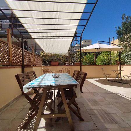 Appartamento Fronte Mare Con Parcheggio Privato Pescara Bagian luar foto
