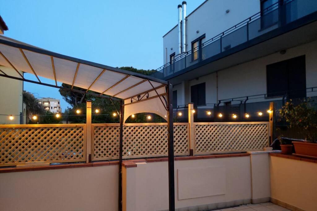 Appartamento Fronte Mare Con Parcheggio Privato Pescara Bagian luar foto
