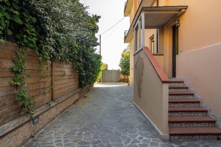 Appartamento Fronte Mare Con Parcheggio Privato Pescara Bagian luar foto